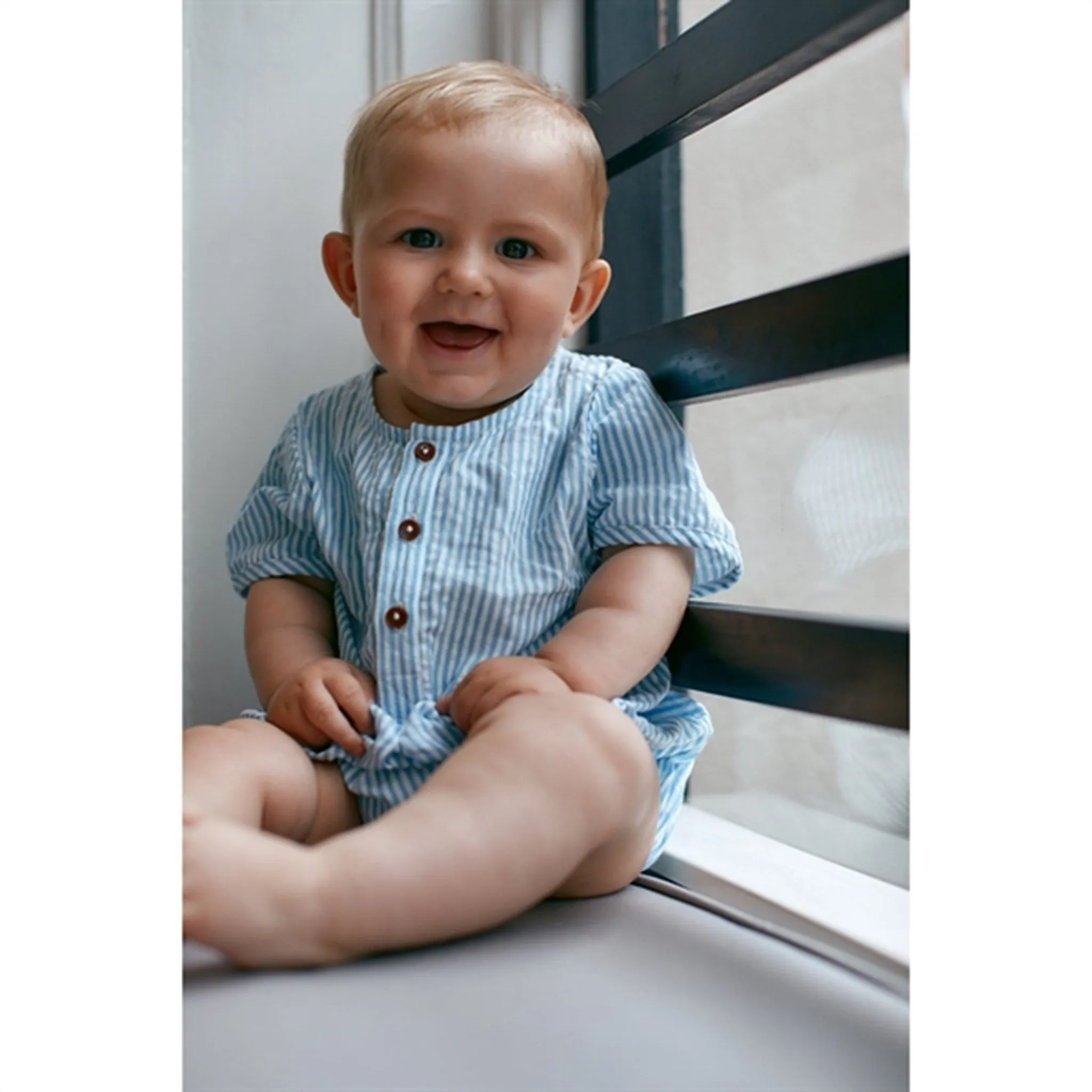 Copenhagen Colors Sky Blue W Cream Stripe Seersucker Romper m. sleeves