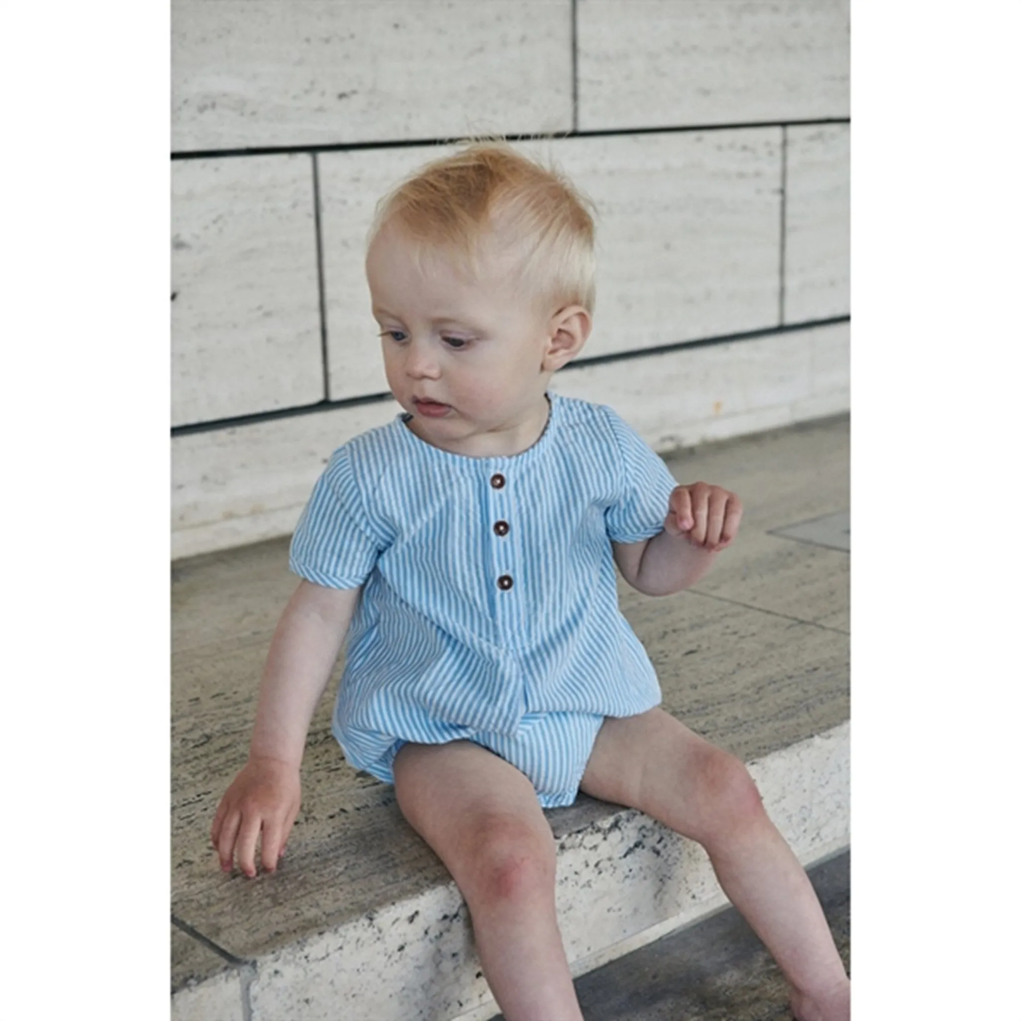 Copenhagen Colors Sky Blue W Cream Stripe Seersucker Romper m. sleeves
