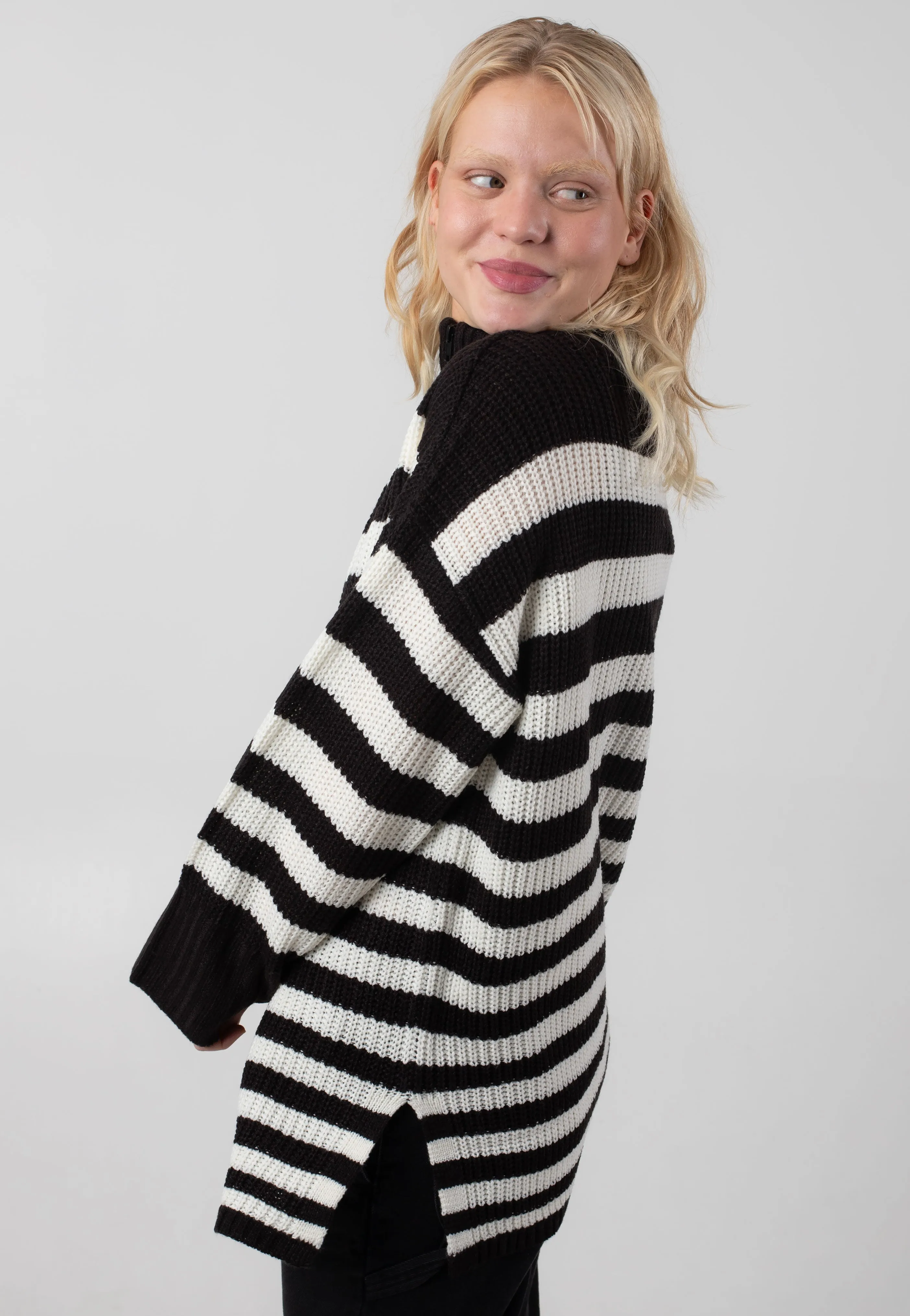 Noisy May - Leslie High Neck Zip Black Eggnog - Pullover