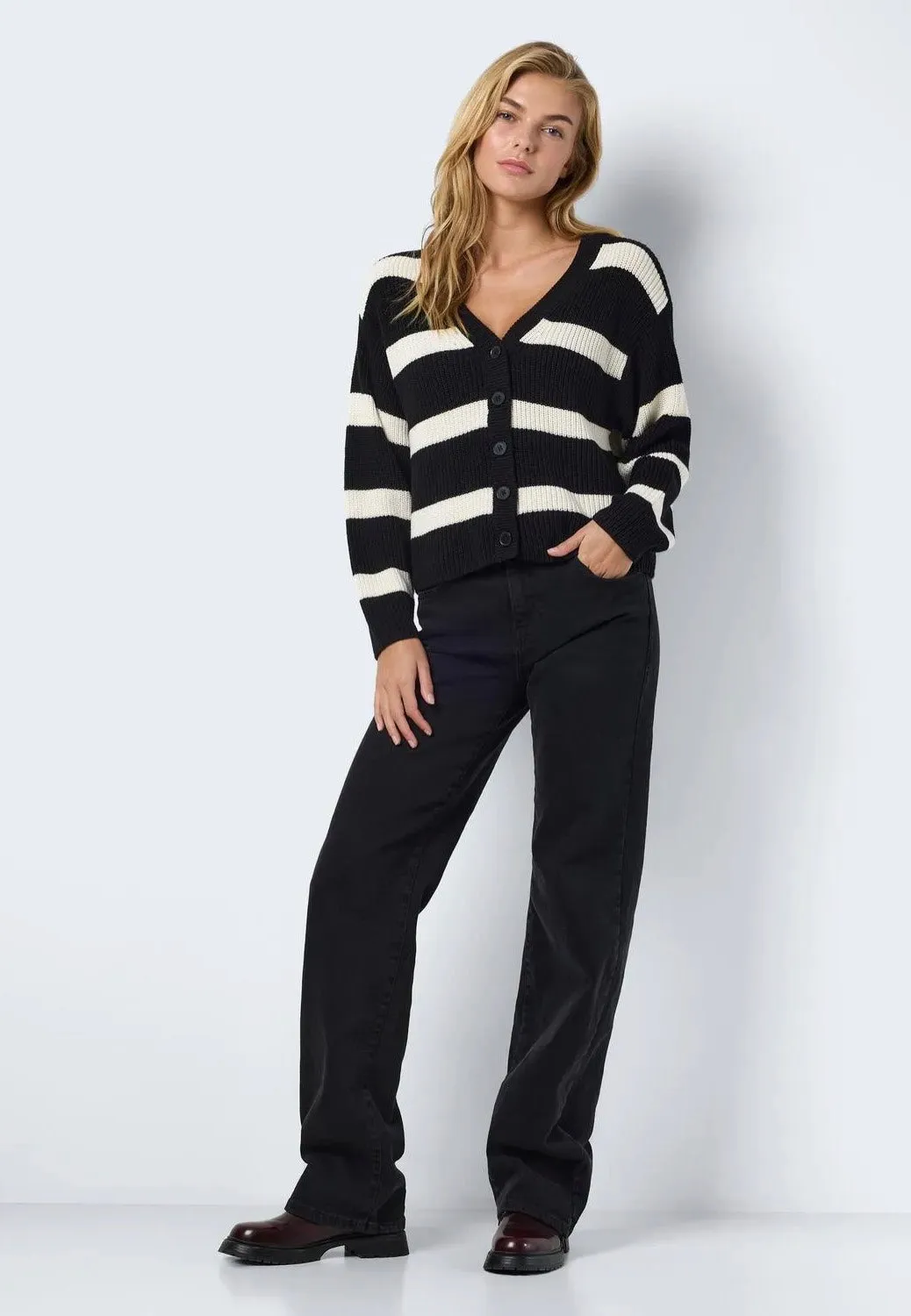 Noisy May - Maysa V Neck Black Eggnog - Cardigan